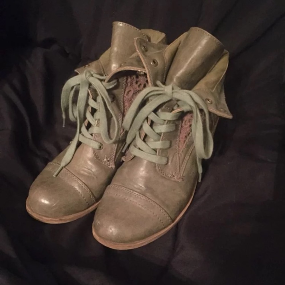 Combat boot heels